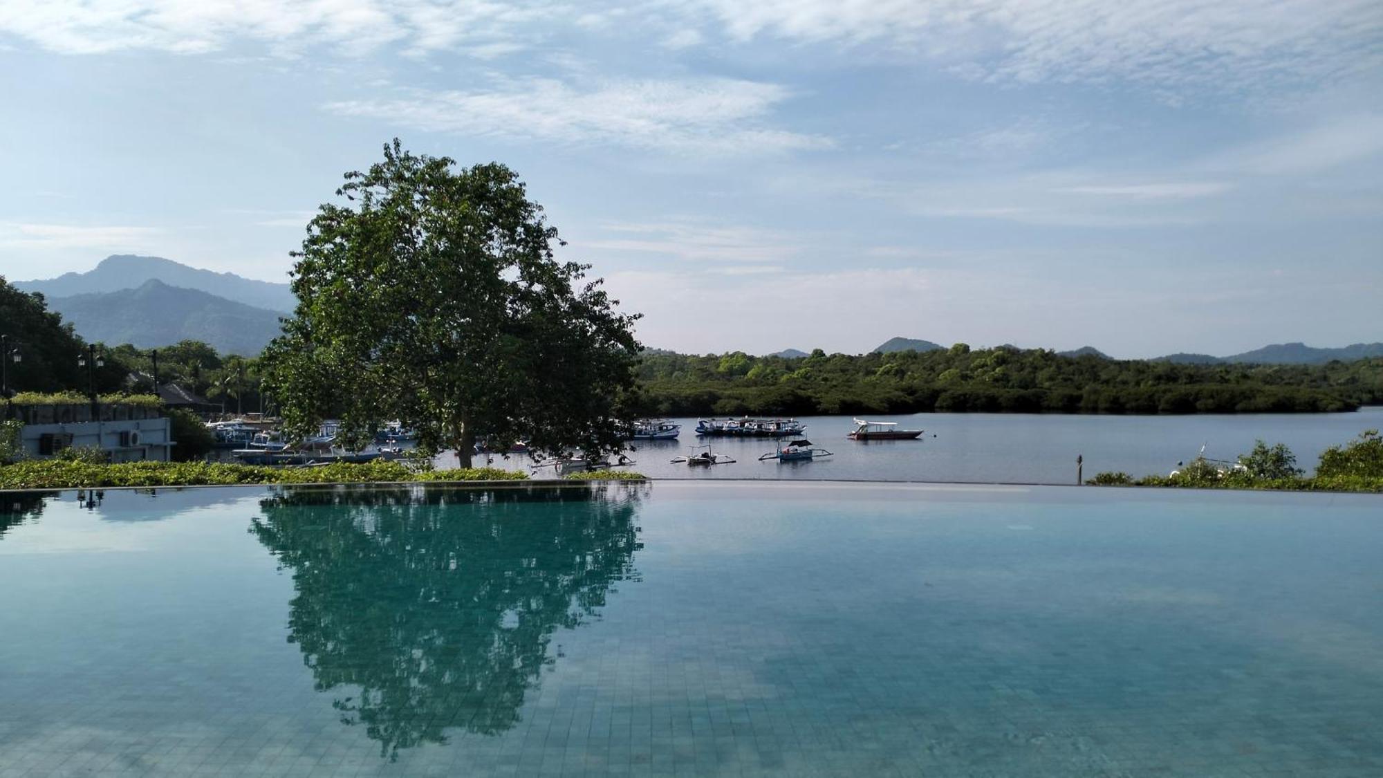 Naya Gawana Resort & Spa Banyuwedang Exterior foto